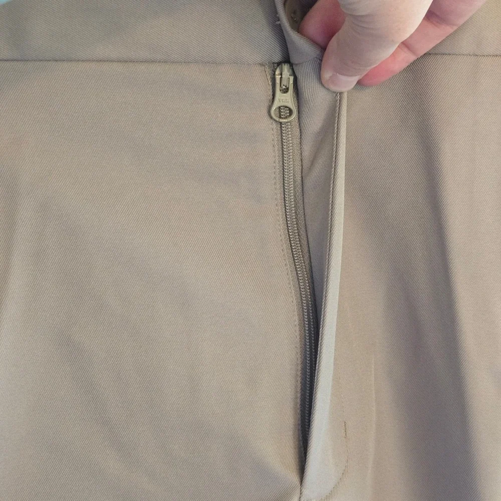 Nike Men's Beige Khaki Pleated Front Golf Shorts Sz. 40 in Inseam 9.5 in Dri Fit